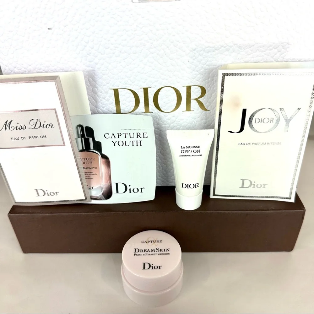 Dior Trotter luxury canvas cosmetic case  or makeup bag with extras. - Picture 9 of 13